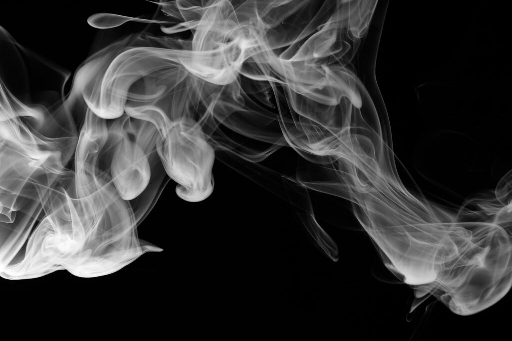 Faut-il avaler la fumée de la cigarette électronique
